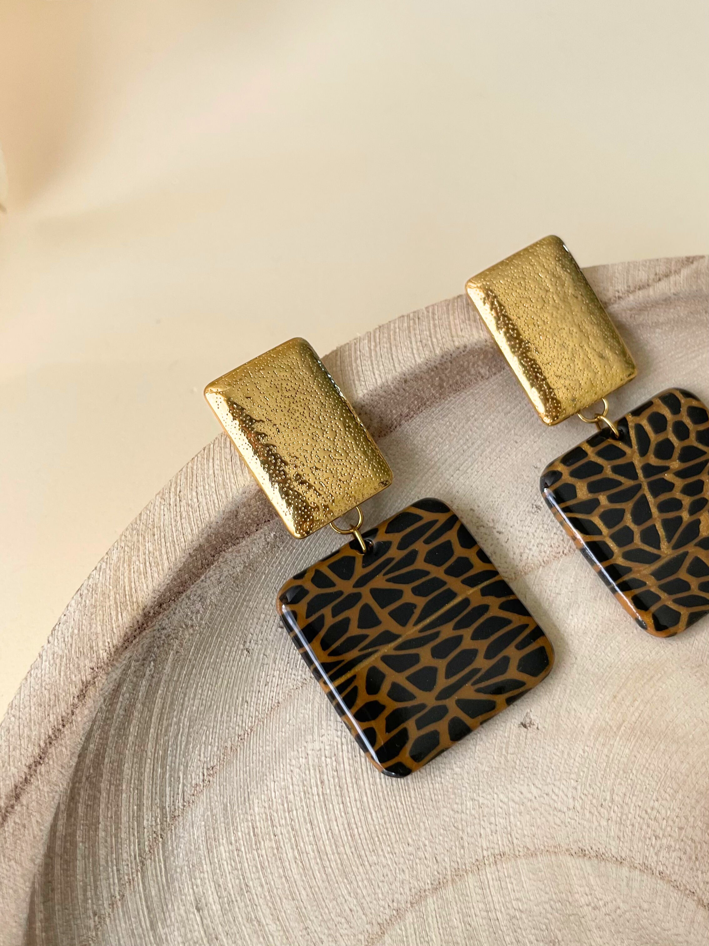 Brincos Beverly Preto et Dourado